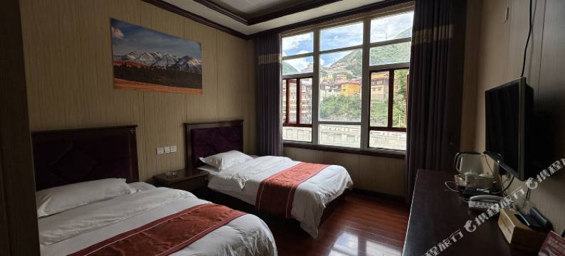 新龙雪域康巴红酒店图片