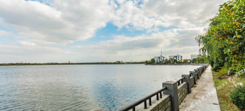 阳澄湖水云阁湖景泳池别墅图片