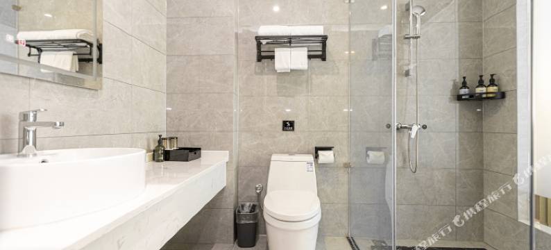 富顺釜江财富大酒店(沿滩高铁站店)图片