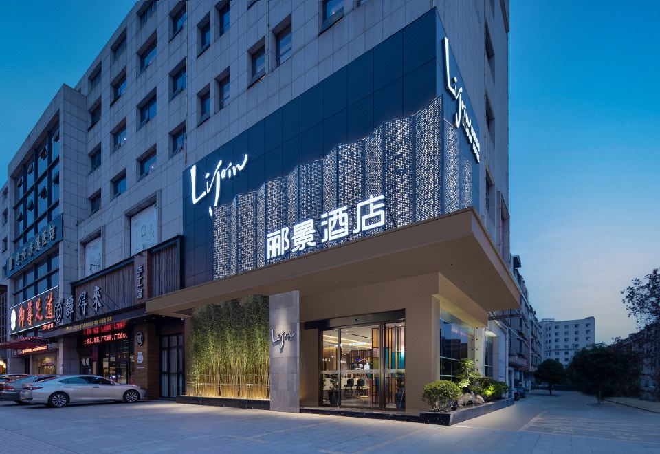  Hotel Overview