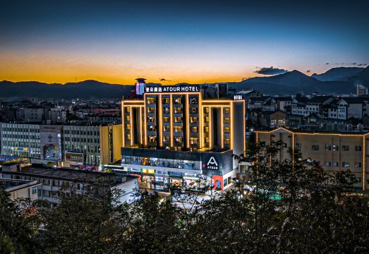 丽江古城大水车亚朵酒店外景图