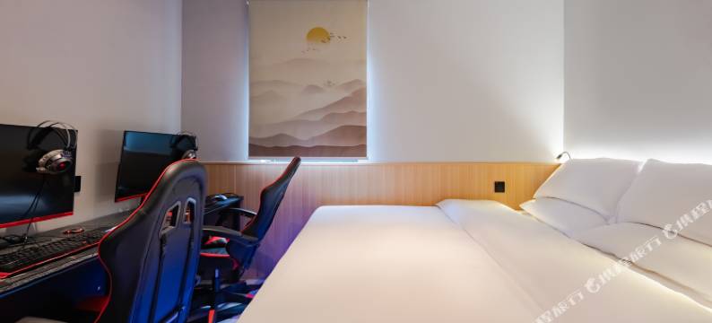 雷泽电竞酒店(杜莆草堂地铁站店)图片