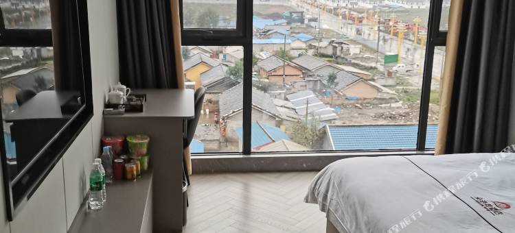 布拖朵洛荷大酒店图片