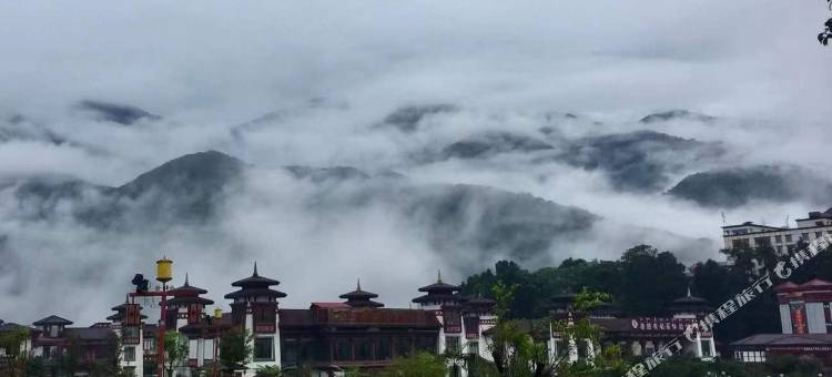 福贡老姆登云禾客栈图片