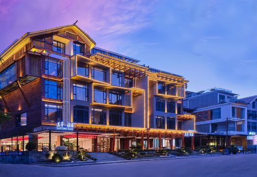 兰亭·雅居酒店（张家界国家森林公园标志门店）外景图
