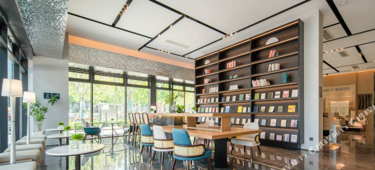 江阴忠义街八佰伴亚朵酒店图片