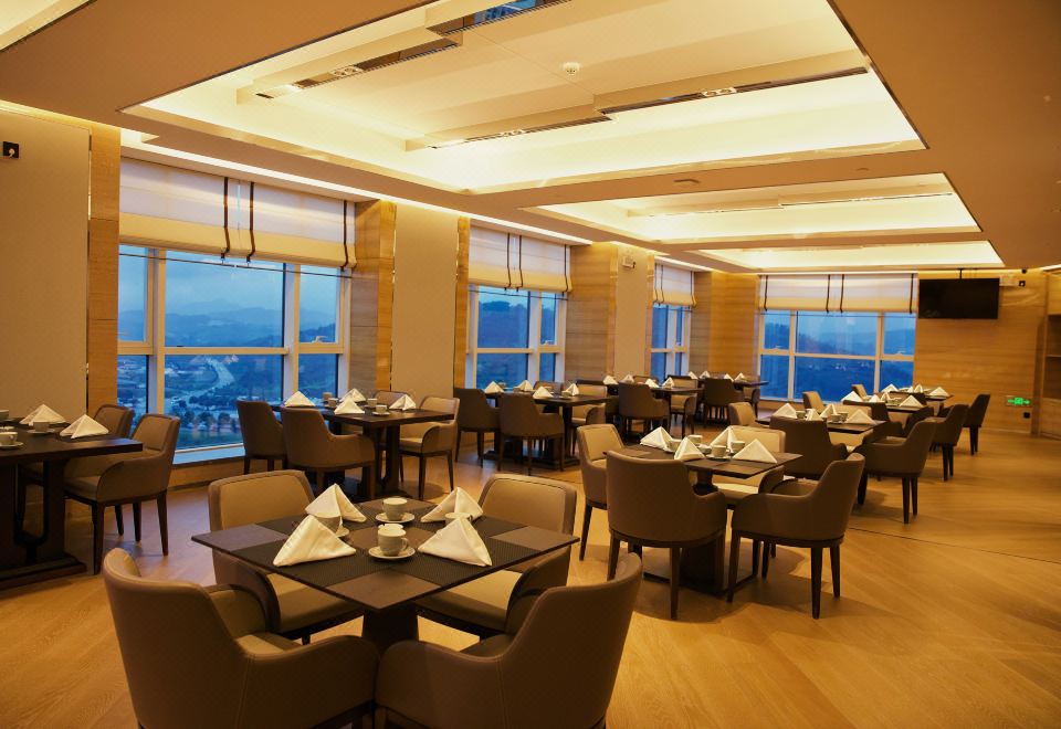 JianGuo Hotel HeKou Hotel Overview