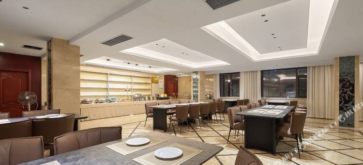 艺龙万国酒店(驻马店平舆县解放街店)图片