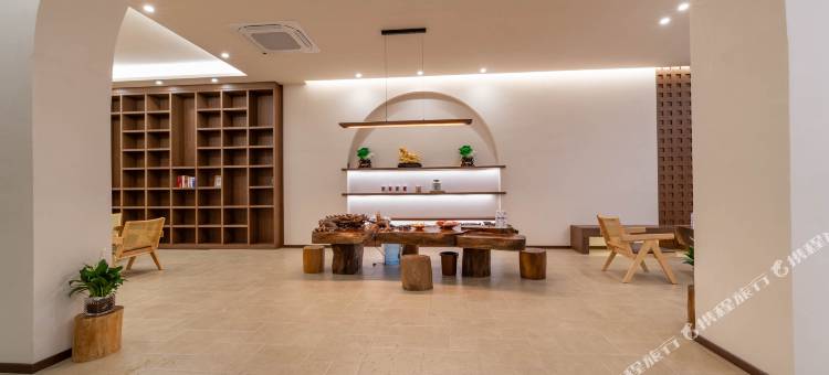 润海云栖·山河江景·设计师度假轻奢行馆(茨中教堂店)图片
