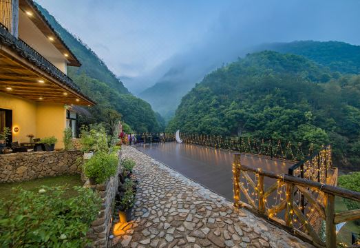 Hualu·Yuejian Light Luxury Tingxi Parent-child Wild Luxury Holiday Villa (Tonglu Qinglongwu Branch) Hotel Overview