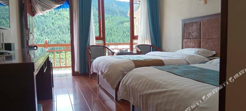 迭部扎尕那乐福之家图片