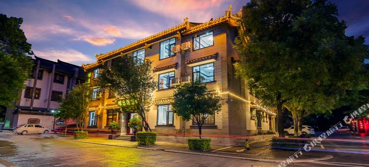 楚雄蝶恋湾客栈(德运东路彝人古镇店)图片