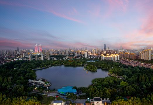 HUALUXE Shanghai Changfeng Park Hotel Overview
