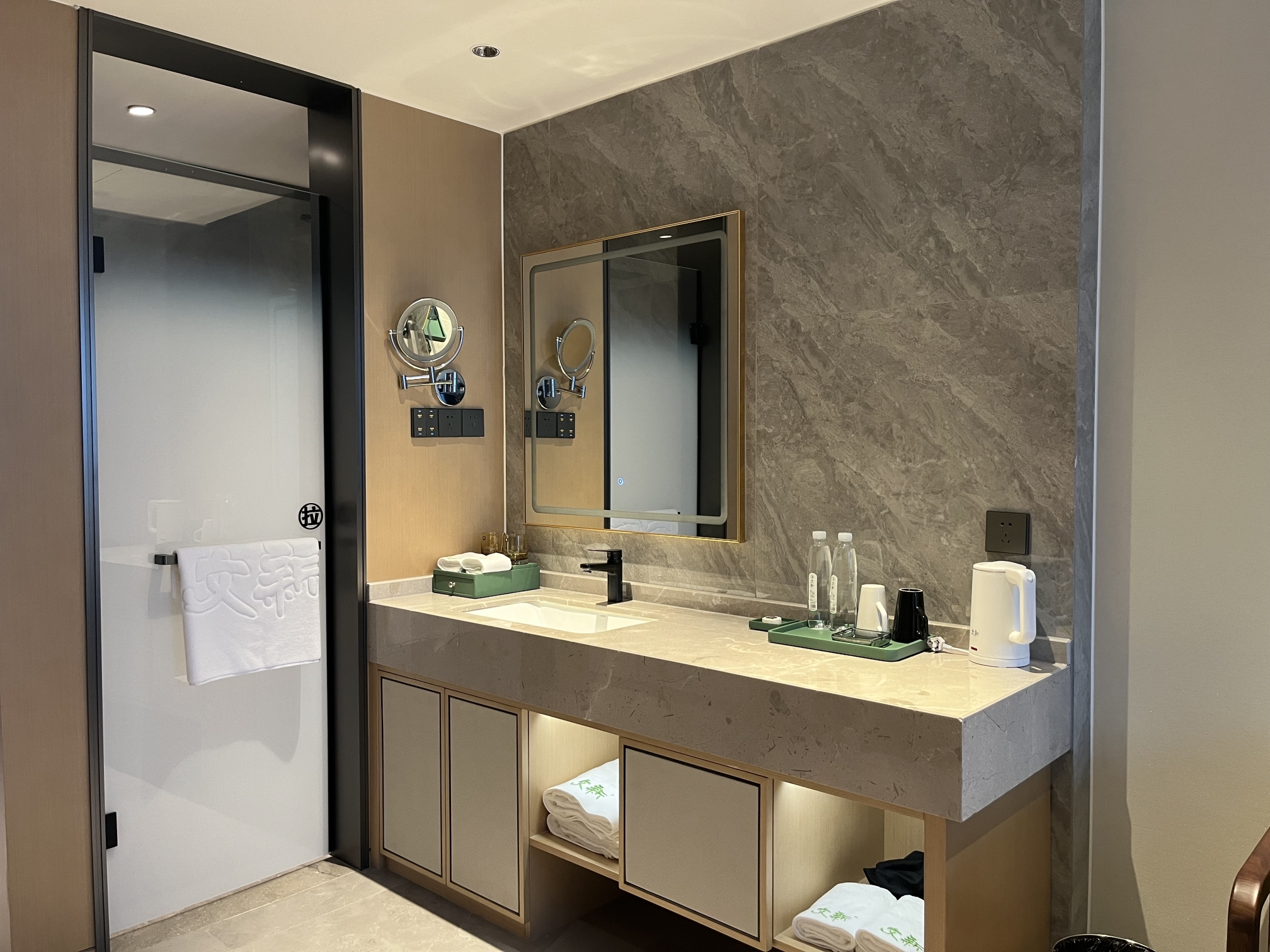 Xinyang Wenxin Chacun Resort HotelOver view