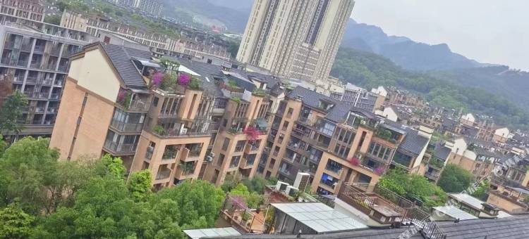 重庆荭枫民宿(尖顶坡地铁站龙湖U城天街店)图片