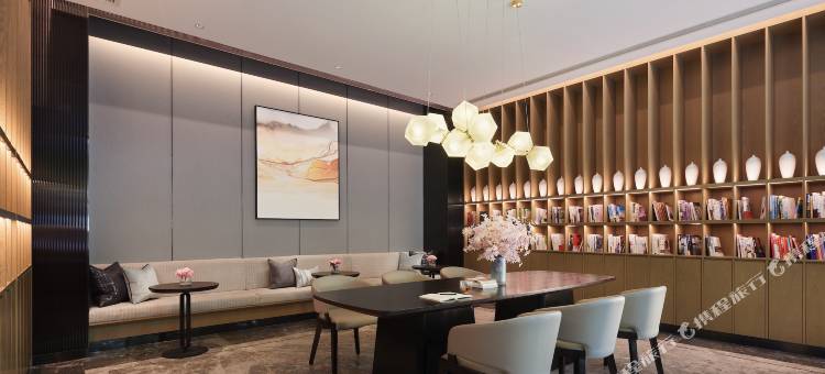 铂玺 · 城景影音SERVICE APARTMENT(深圳观澜汇茜坑地铁站店)图片