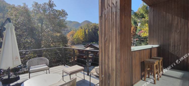 南昌梅岭山与山舍民宿(神龙潭店)图片