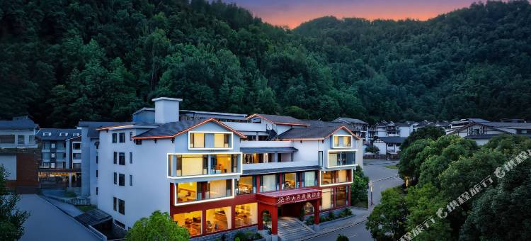 张家界芊山月度假酒店(国家森林公园武陵源标志门店)图片