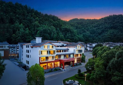 张家界芊山月度假酒店（国家森林公园武陵源标志门店）外景图