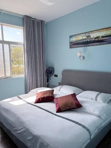 弥勒鸿翔宾馆(红河水乡巨人世纪广场店)