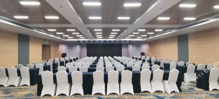 青岛中心五四广场美仑酒店图片