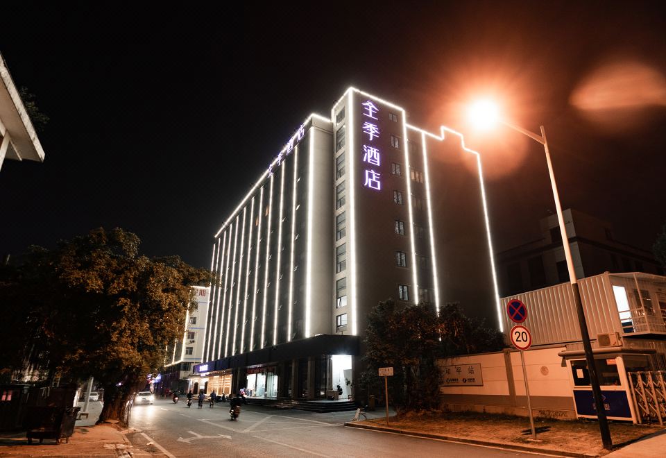 JI Hotel (Shenzhen Bao'an International Exhibition Center)Over view