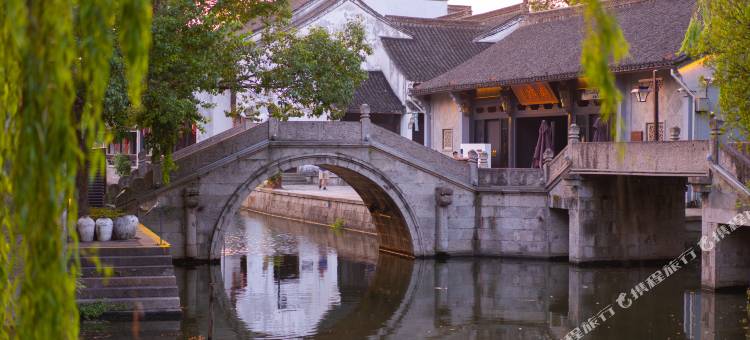 绍兴九间楼赏祊酒店(鉴湖柯岩风景区店)图片