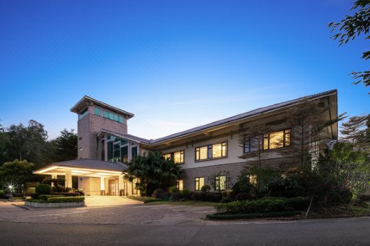 选择房间开业:2001福建鲤鱼洲酒店地处福州西郊,闽江之滨,周围青山