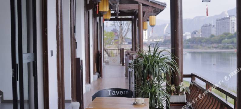 龙泉苏幕遮江景民宿(三江口店)图片