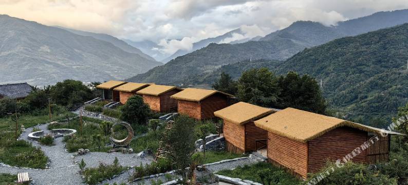 半山归野木屋图片