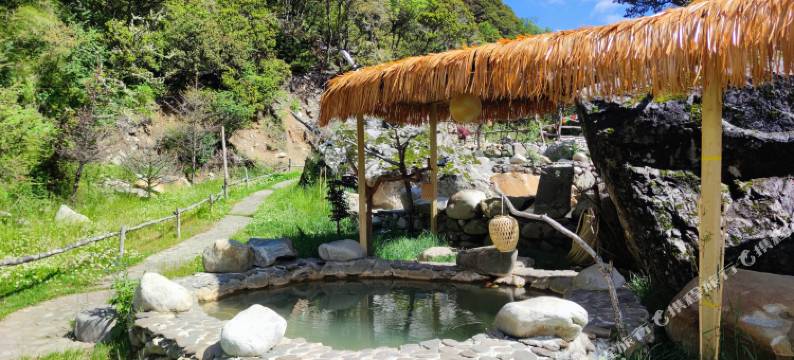 卓玛石头温泉民宿图片