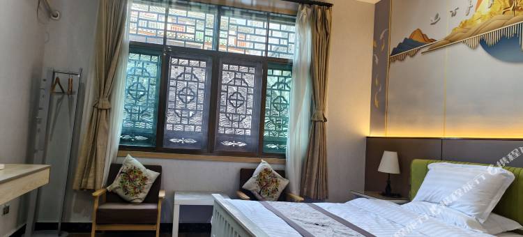 伴河居民宿(边城茶峒景区边隘广场店)图片