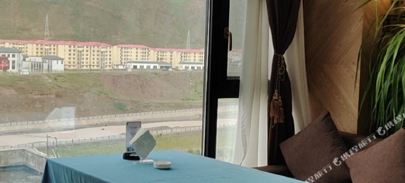 丁青岭·格萨大酒店图片