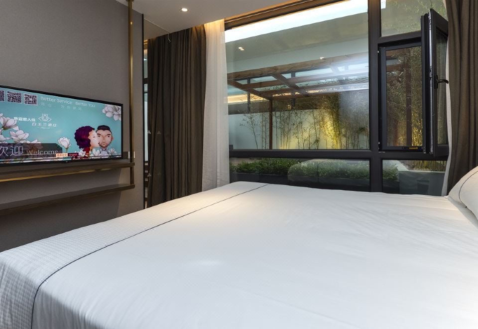 Magnolia Hotel Hotel Overview