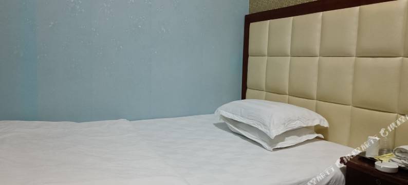 武汉鑫芳旅馆(华中科技大学同济医学院青年路地铁站店)图片