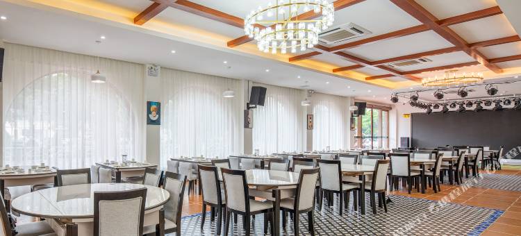 欧暇·地中海酒店(东方新港店)图片