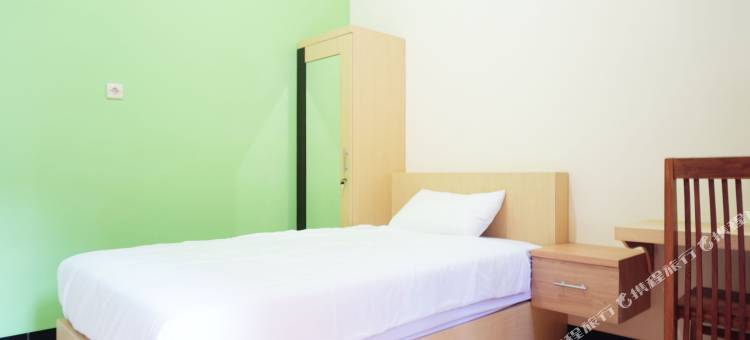 OYO Life 3003 汉达亚尼清真公寓(Wisma Handayani Syariah RedPartner Near Rsud Wonosari)图片