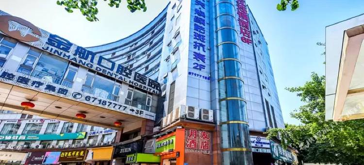 影之家电竞酒店(重庆江北机场渝北广场地铁站店)图片