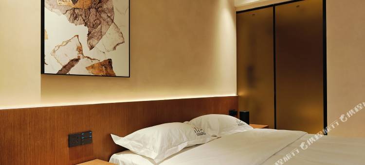 秋寓·设计师智能美宿(汕头珠江路美食街高铁站店)图片