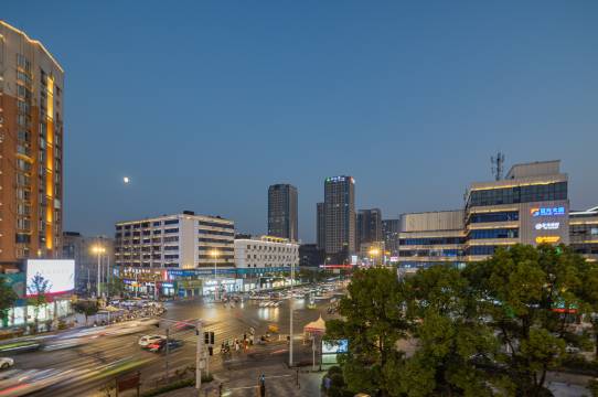 襄阳华美达安可酒店(襄阳泛悦中心沃尔玛民发广场店)图片