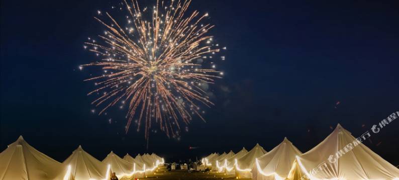 星星宿集沙漠露营地图片