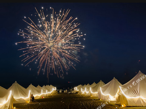 星星宿集沙漠露营地