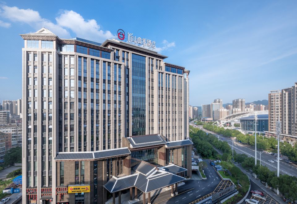 Meet Mountain Hotel Over view