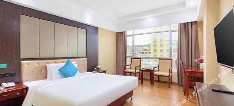 轻住酒店·鸿百年精选(信宜体育馆店)图片