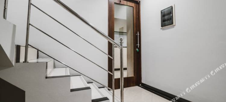 红多兹酒店-近雅加达橘园(RedDoorz Near Kebon Jeruk Jakarta)图片