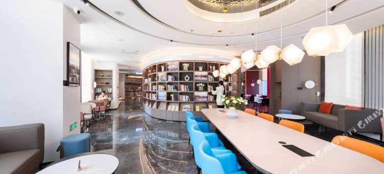 济南大明湖花园路亚朵酒店图片