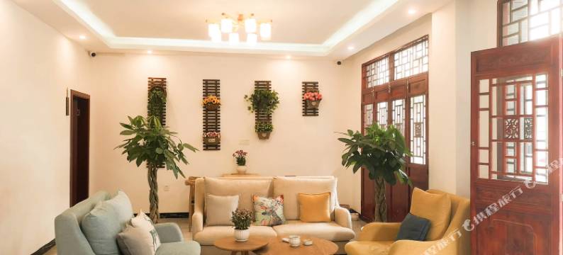 百里杜鹃花开正好客栈图片