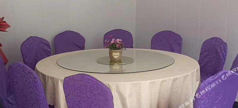 娥嫚湖畔客栈图片