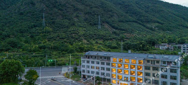 趣远方·View mountain·智能影音丨设计师美宿(仙居站店)图片