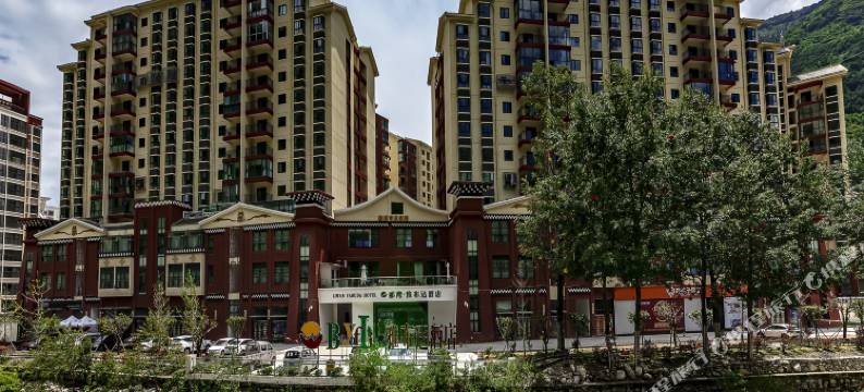 康定郦湾雅布达酒店(情歌广场店)图片